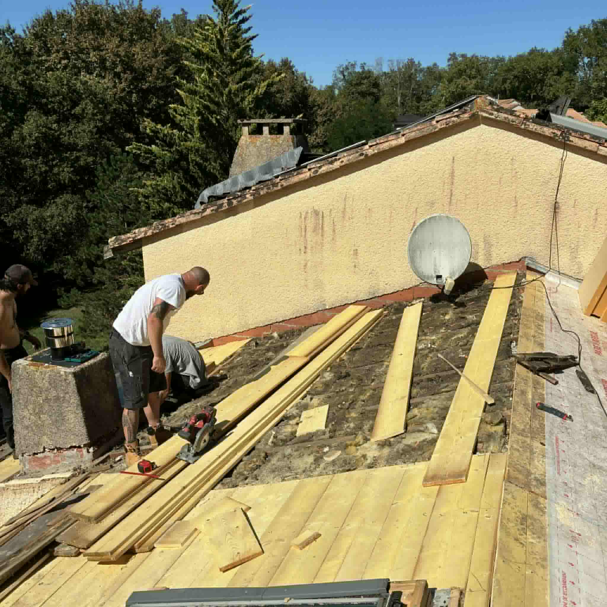 Charpente bois traditionnelle en rénovation sur une maison de la métropole bordelaise