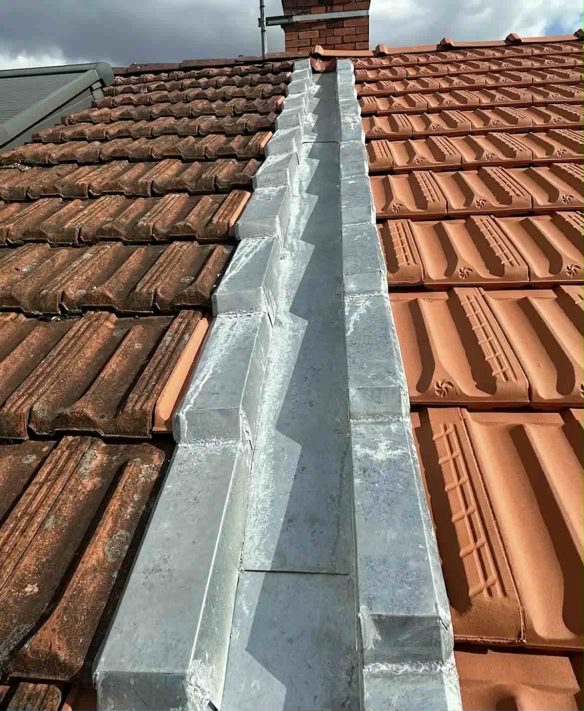 Entretien et démoussage de toiture sur une maison du Bouscat